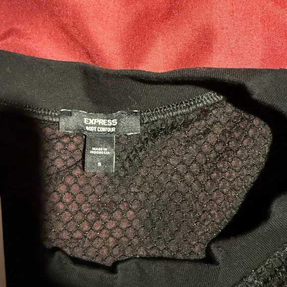 Fitted Mesh Crew Neck Twist Front Bodysuit - Picture 2 of 3